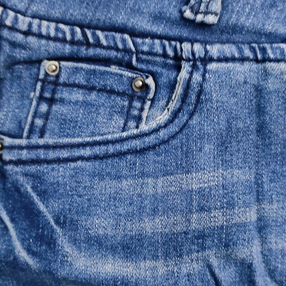 Denim shorts - Picture 4 of 5